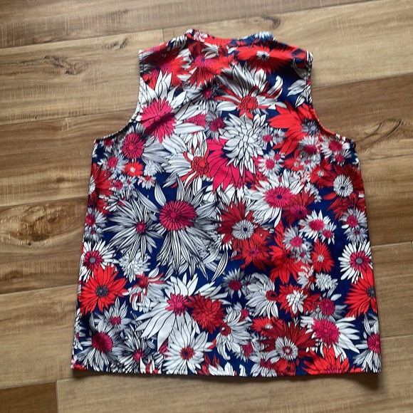 Floral Ruffled Button Tank Top - Picture 6 of 7